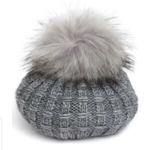 Kyi Kyi Canada Gray Cable Knit Beret Faux Fur Pom Pom Hat NWT